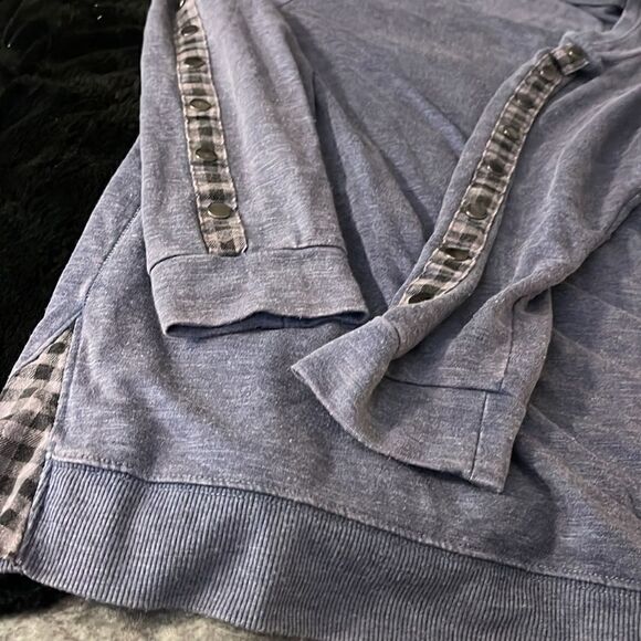 Maurices 2xl plus size cold shoulder blue pullover sweatshirt plaid stripedetail - Picture 5 of 11